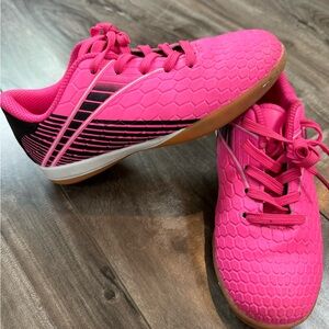 Hawkwell girls indoor soccer shoes size 13. Worn a few times for 1 season.